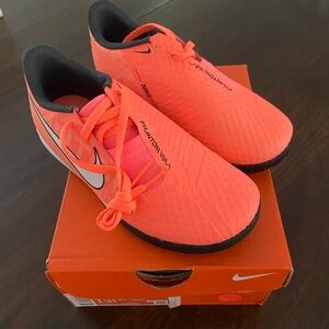 Nike Junior Phantom Venom Academy Soccer Shoes